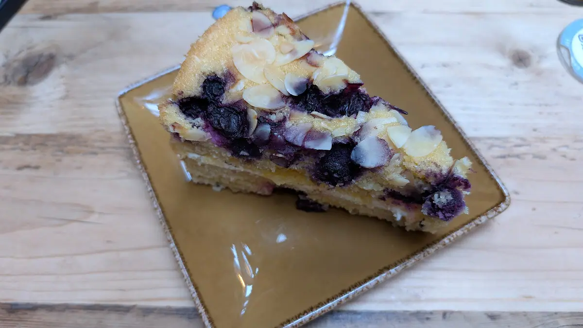 Mary Lou's Cakes and Bakes – cake shop in Port Talbot town centre